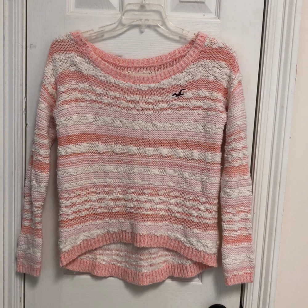 Chic “Hollister” sweater.